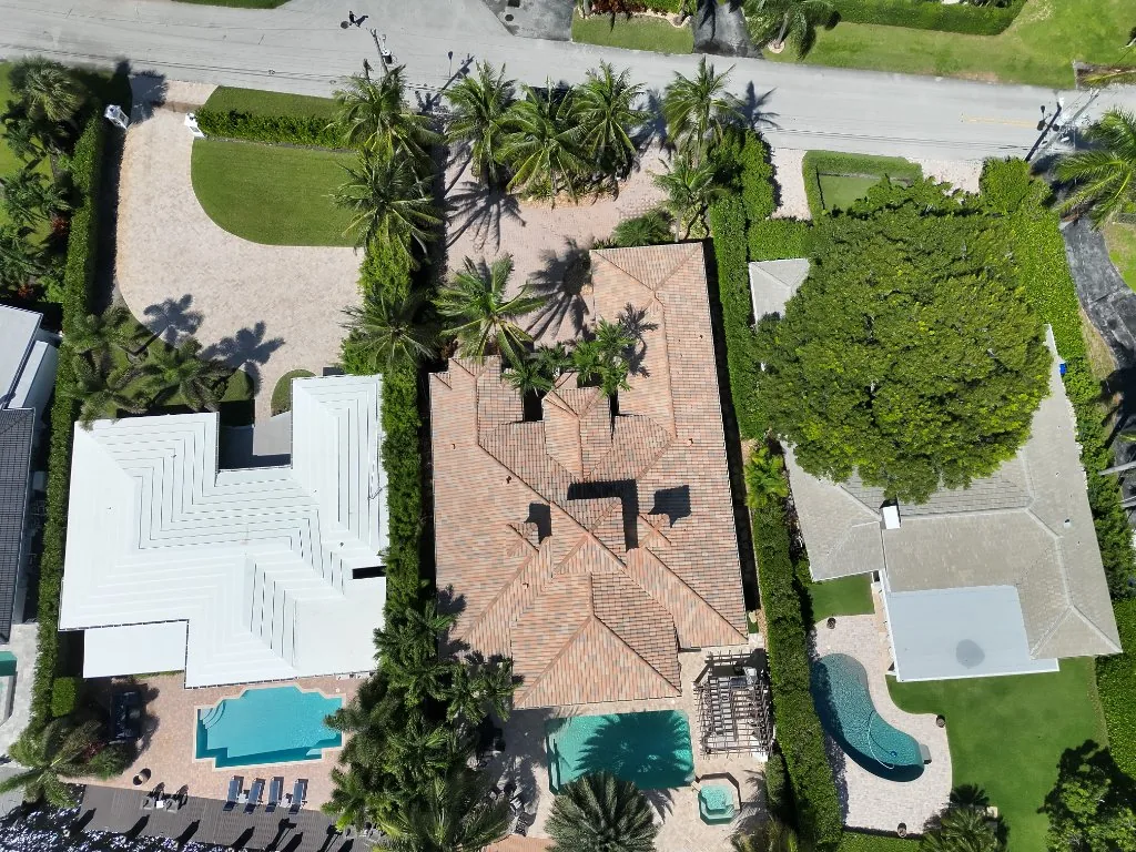 Flat Roof Ponding Water: Causes & Solutions